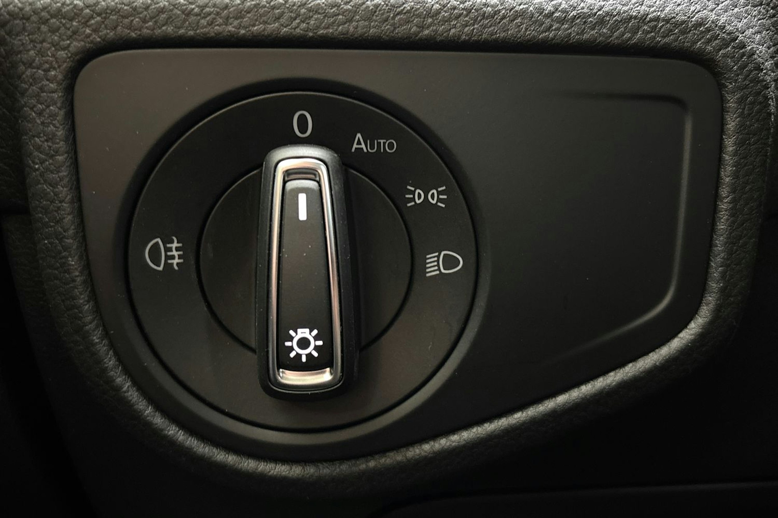 Punainen Volkswagen GOLF SPORTSVAN 2018 kuva 20.