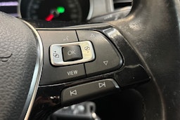 Punainen Volkswagen GOLF SPORTSVAN 2018 kuva 22.