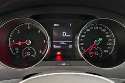 Punainen Volkswagen GOLF SPORTSVAN 2018 kuva 24.
