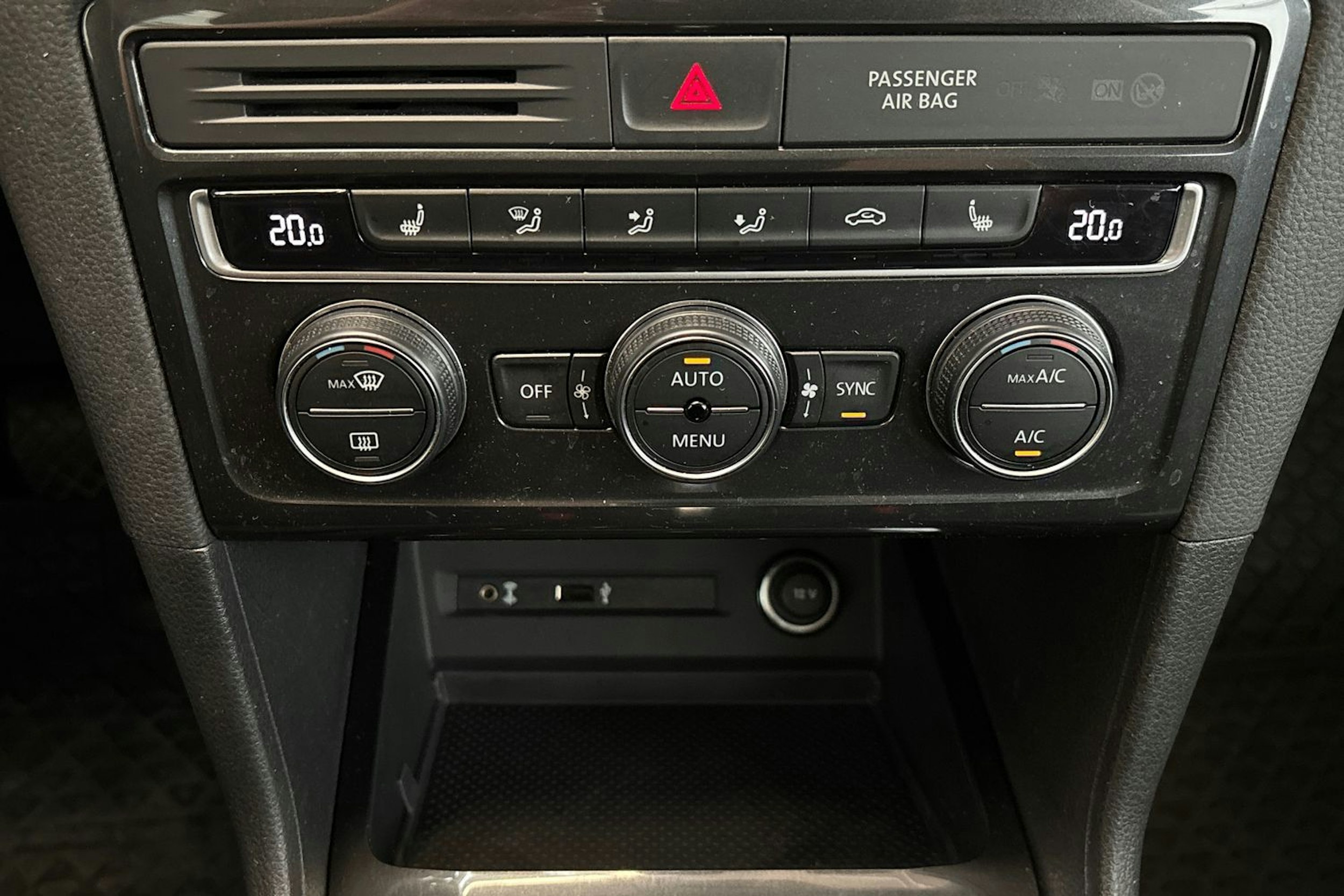 Punainen Volkswagen GOLF SPORTSVAN 2018 kuva 28.