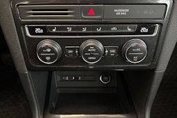 Punainen Volkswagen GOLF SPORTSVAN 2018 kuva 28.