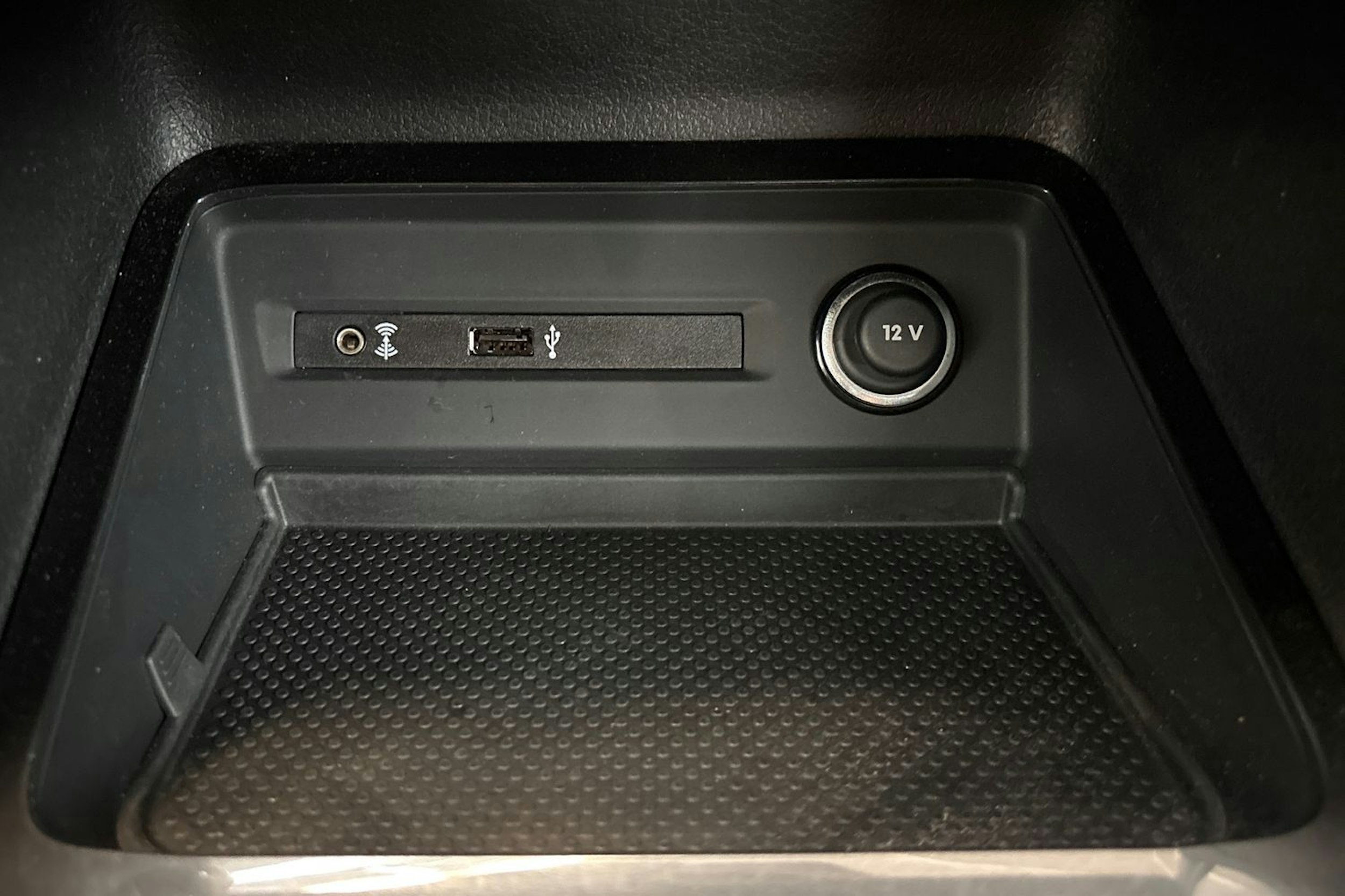 Punainen Volkswagen GOLF SPORTSVAN 2018 kuva 29.