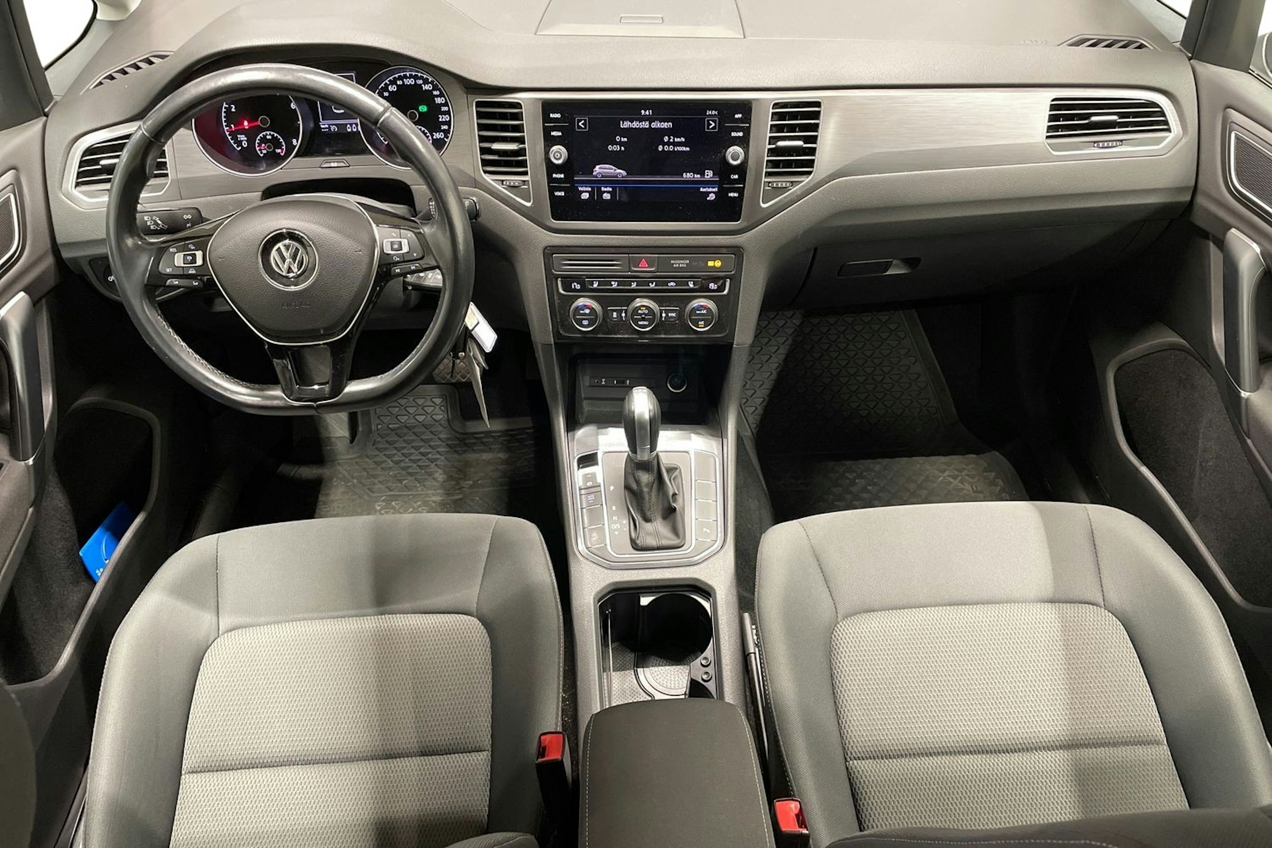 valkoinen Volkswagen Golf Sportsvan 2018 kuva 9.