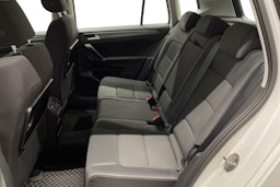 valkoinen Volkswagen Golf Sportsvan 2018 kuva 10.
