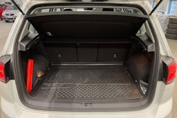 valkoinen Volkswagen Golf Sportsvan 2018 kuva 15.