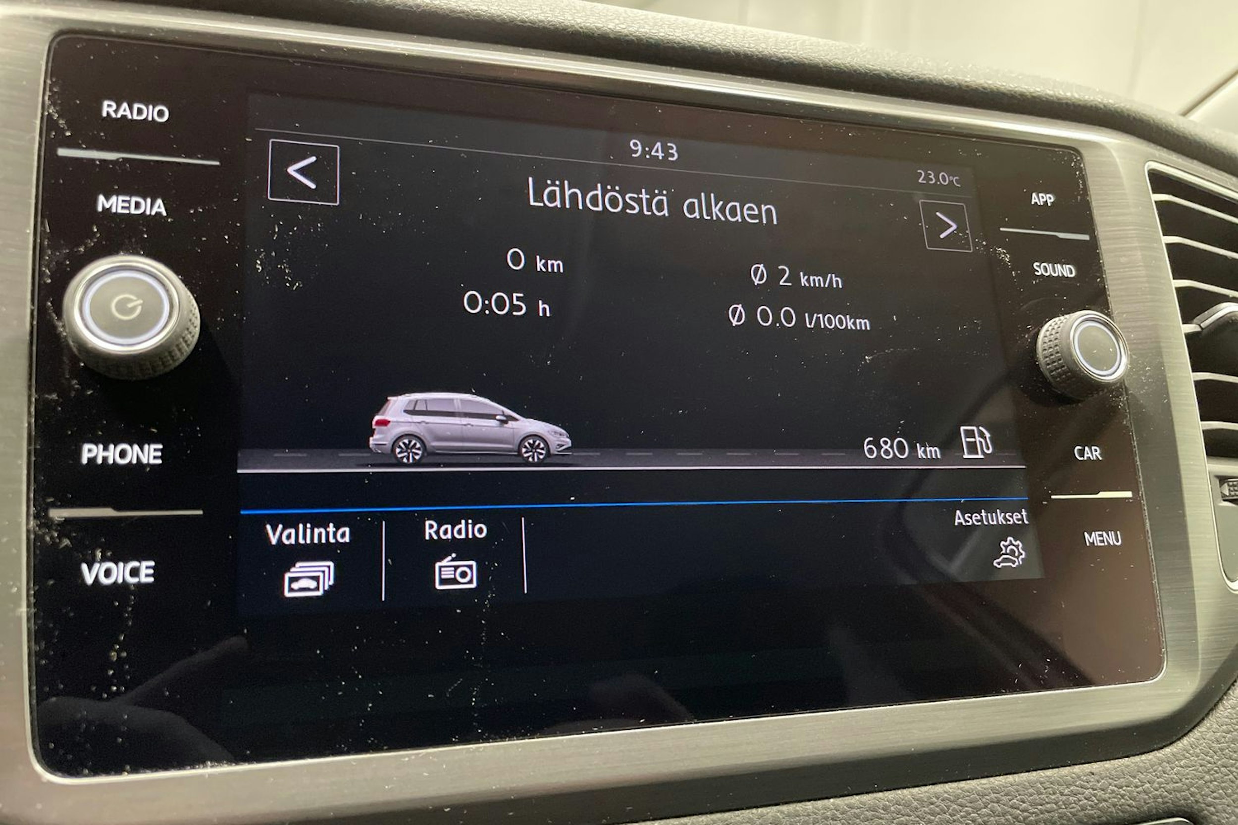 valkoinen Volkswagen Golf Sportsvan 2018 kuva 16.