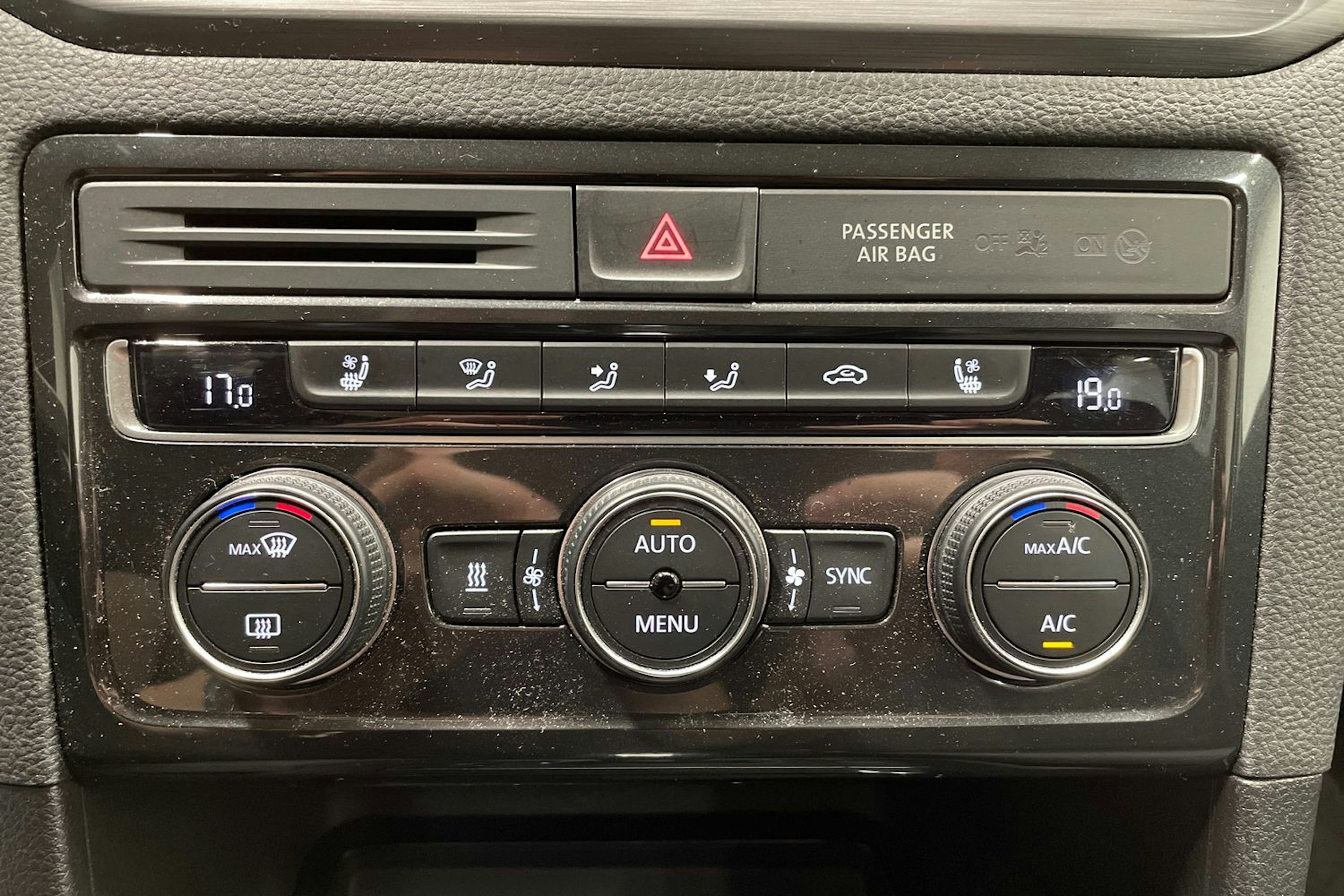 valkoinen Volkswagen Golf Sportsvan 2018 kuva 19.