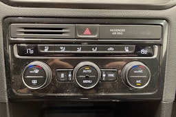 valkoinen Volkswagen Golf Sportsvan 2018 kuva 19.
