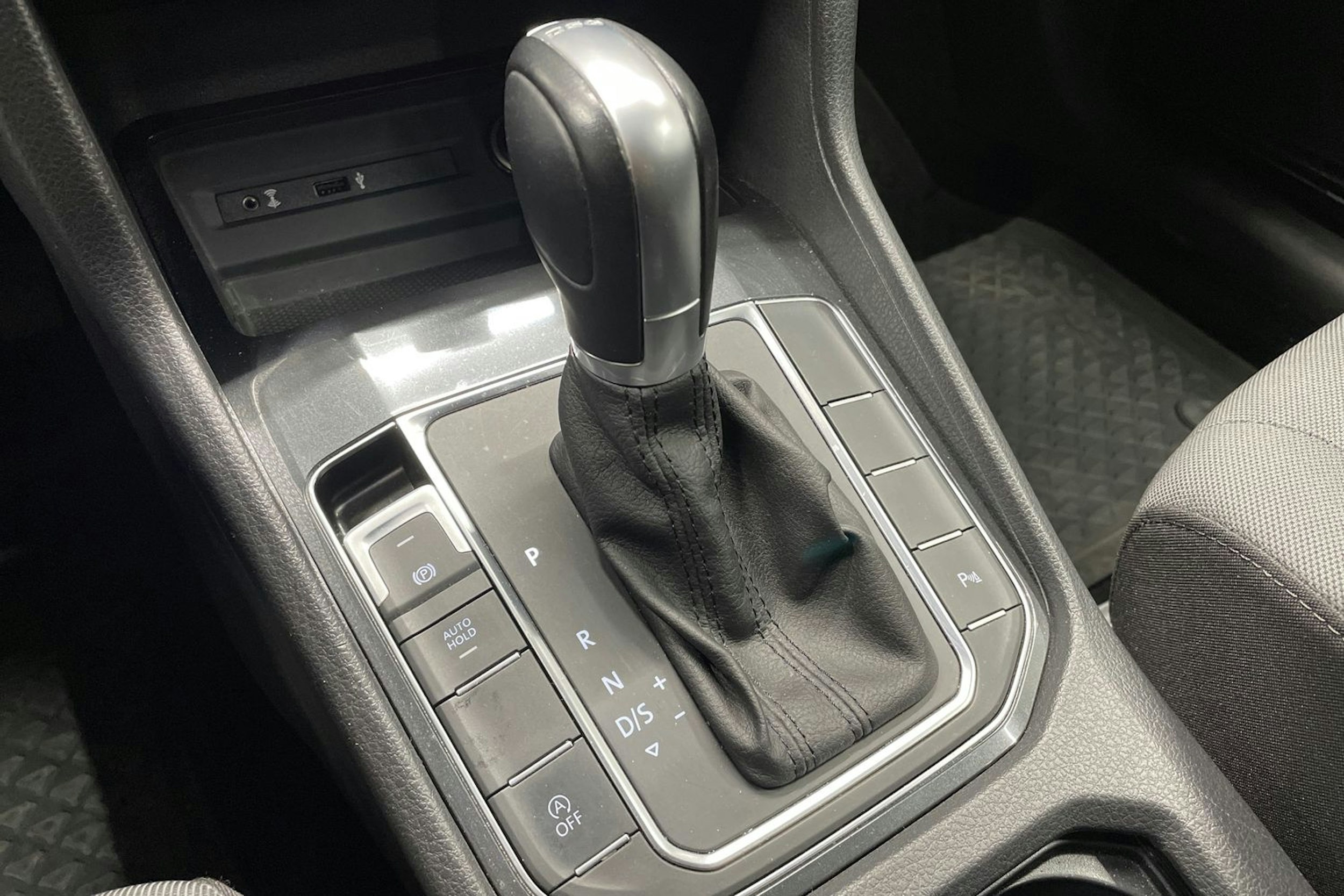 valkoinen Volkswagen Golf Sportsvan 2018 kuva 20.