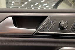 valkoinen Volkswagen Golf Sportsvan 2018 kuva 23.