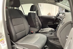 valkoinen Volkswagen Golf Sportsvan 2018 kuva 26.