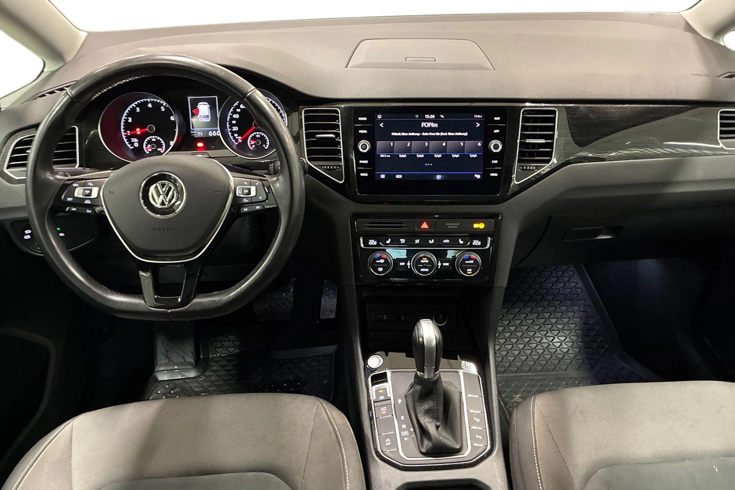 valkoinen Volkswagen Golf Sportsvan 2018 kuva 7.