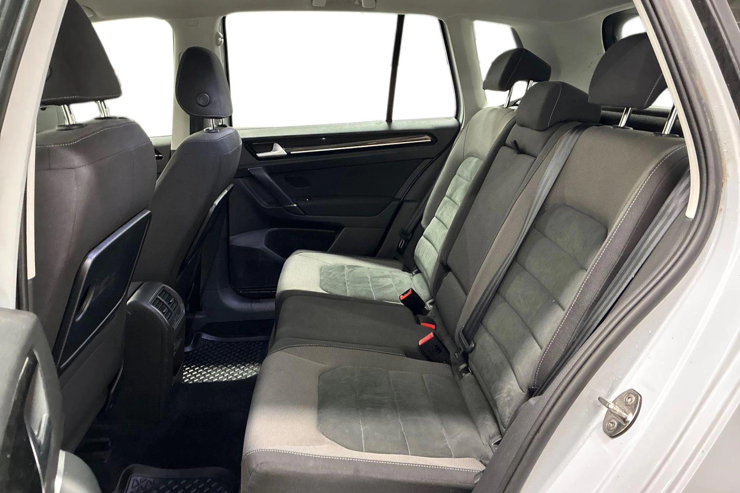 valkoinen Volkswagen Golf Sportsvan 2018 kuva 8.