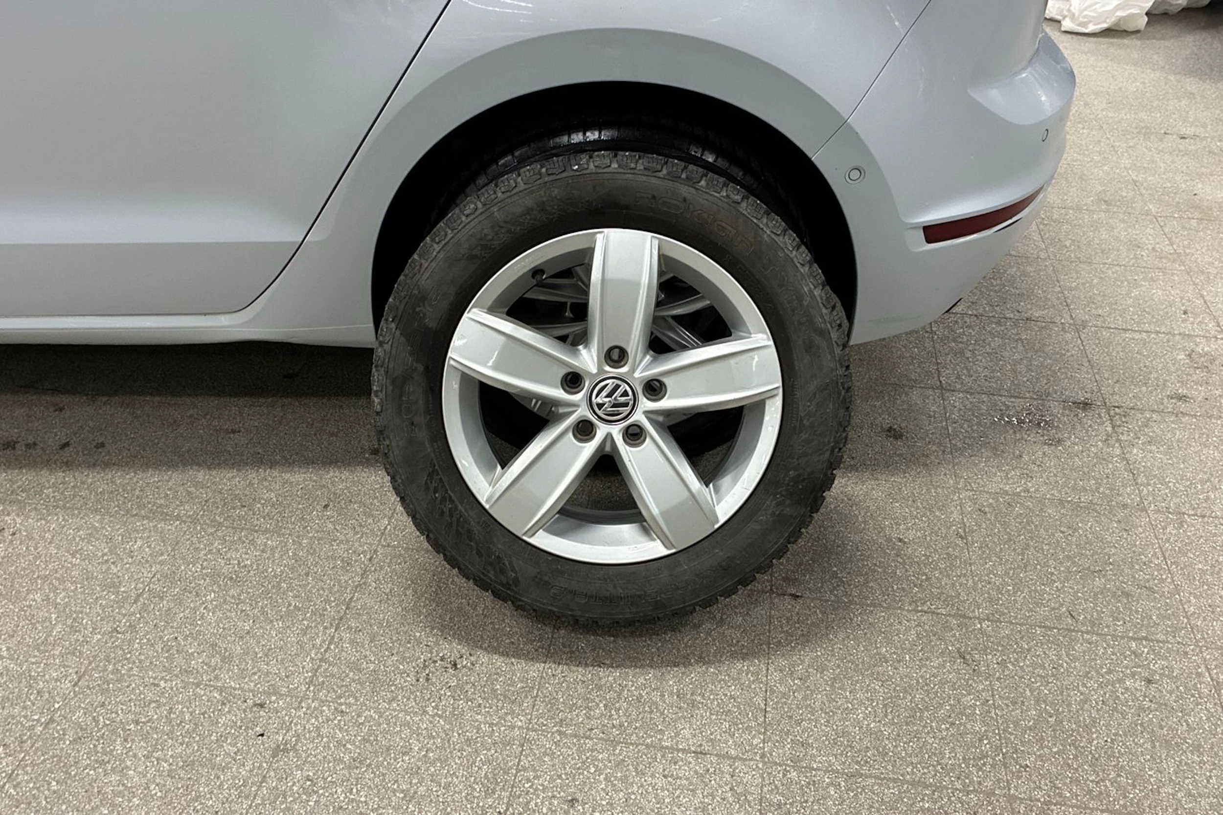 valkoinen Volkswagen Golf Sportsvan 2018 kuva 10.