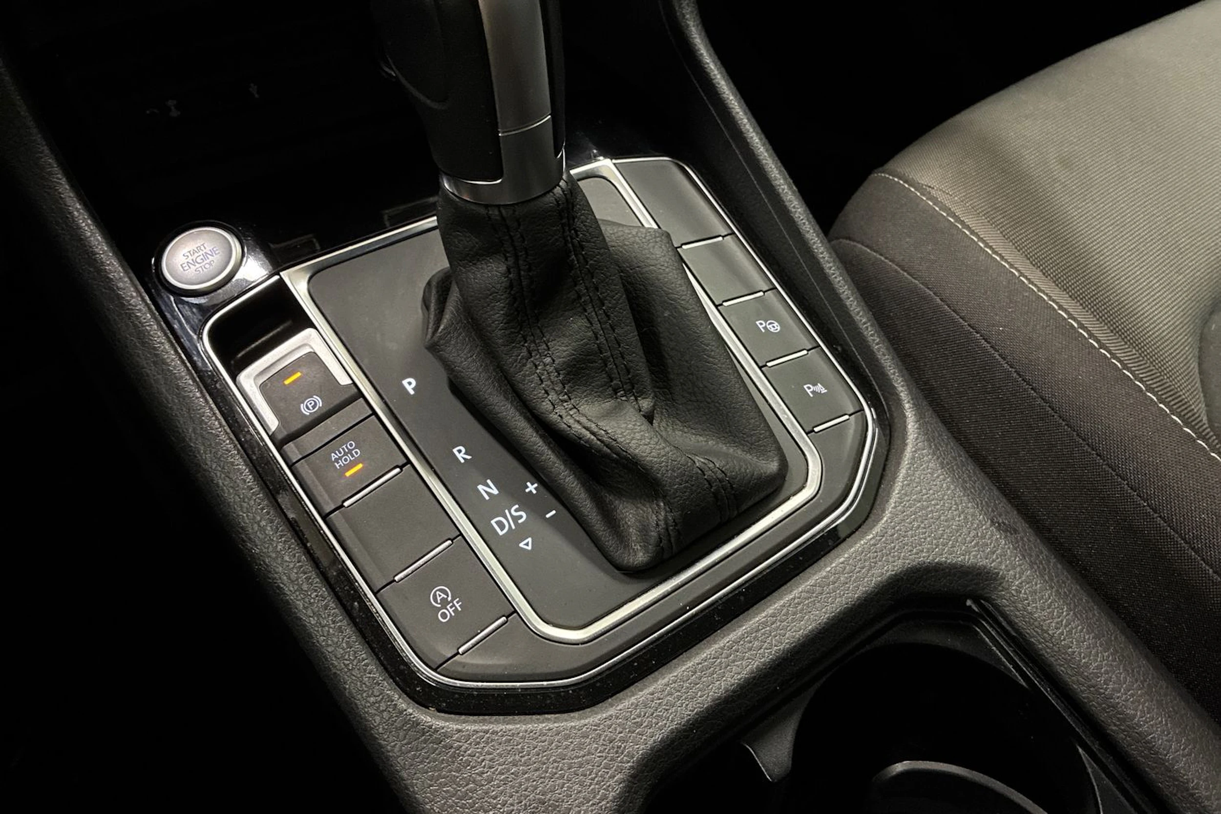 valkoinen Volkswagen Golf Sportsvan 2018 kuva 17.