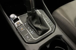 valkoinen Volkswagen Golf Sportsvan 2018 kuva 17.