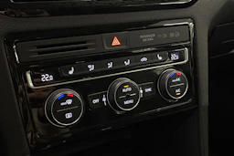 valkoinen Volkswagen Golf Sportsvan 2018 kuva 18.