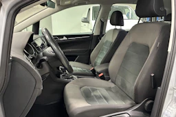 valkoinen Volkswagen Golf Sportsvan 2018 kuva 21.