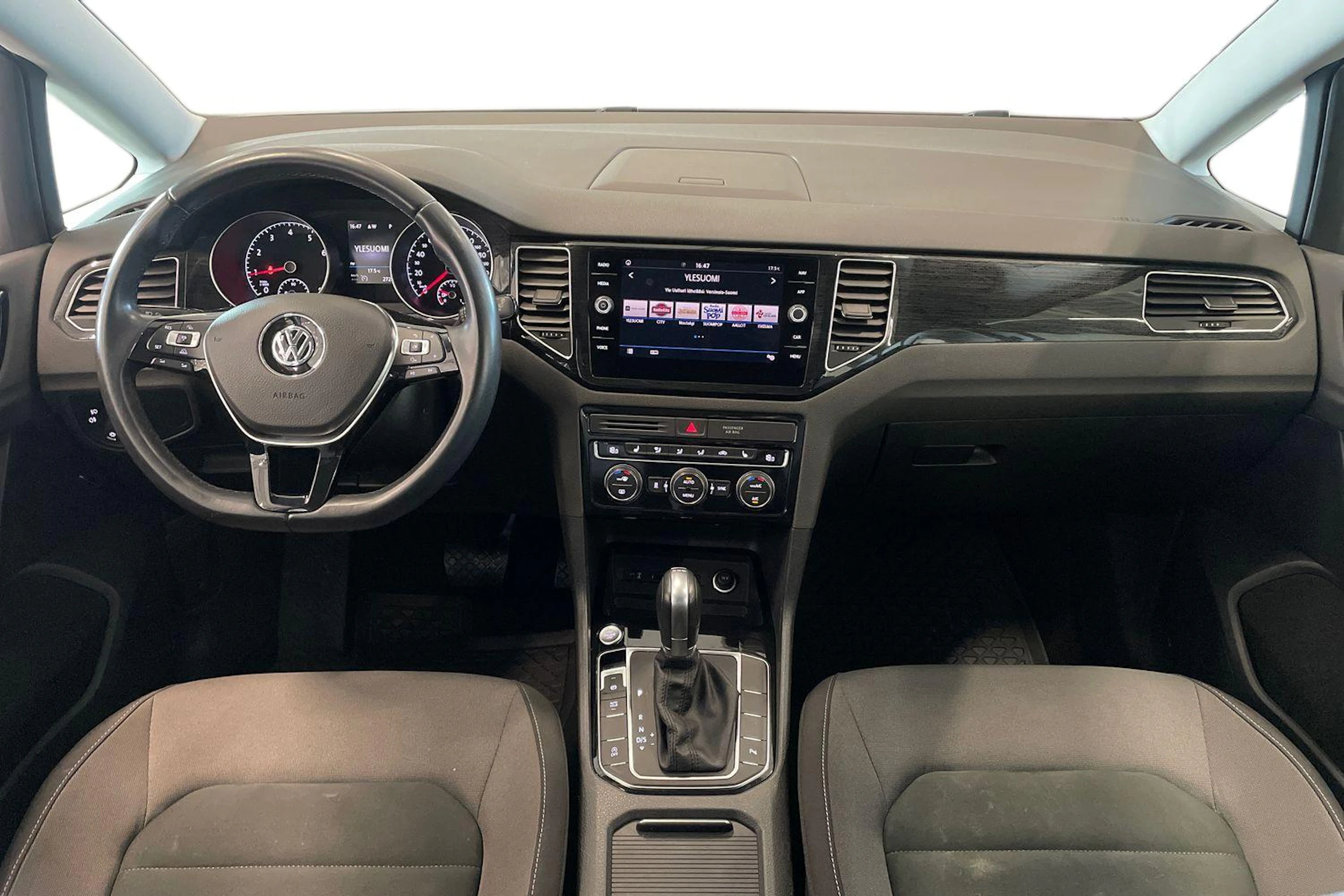 valkoinen Volkswagen Golf Sportsvan 2018 kuva 9.