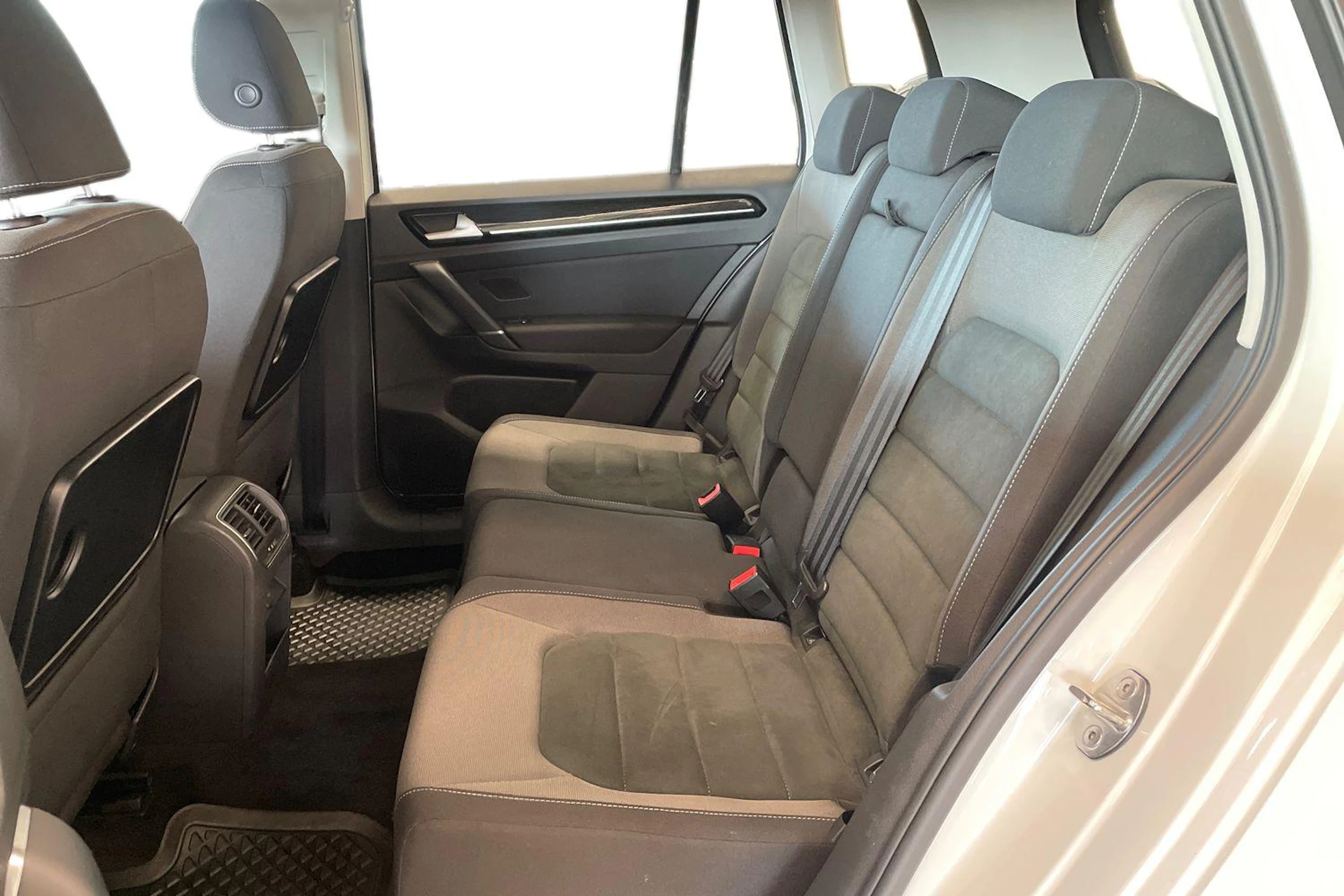 valkoinen Volkswagen Golf Sportsvan 2018 kuva 11.