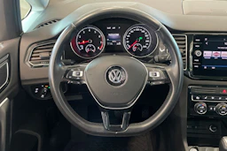 valkoinen Volkswagen Golf Sportsvan 2018 kuva 16.