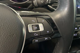 valkoinen Volkswagen Golf Sportsvan 2018 kuva 18.