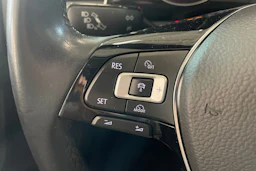 valkoinen Volkswagen Golf Sportsvan 2018 kuva 19.