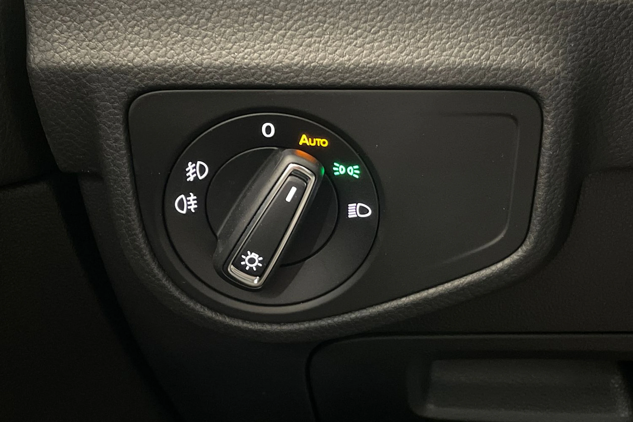 valkoinen Volkswagen Golf Sportsvan 2018 kuva 20.