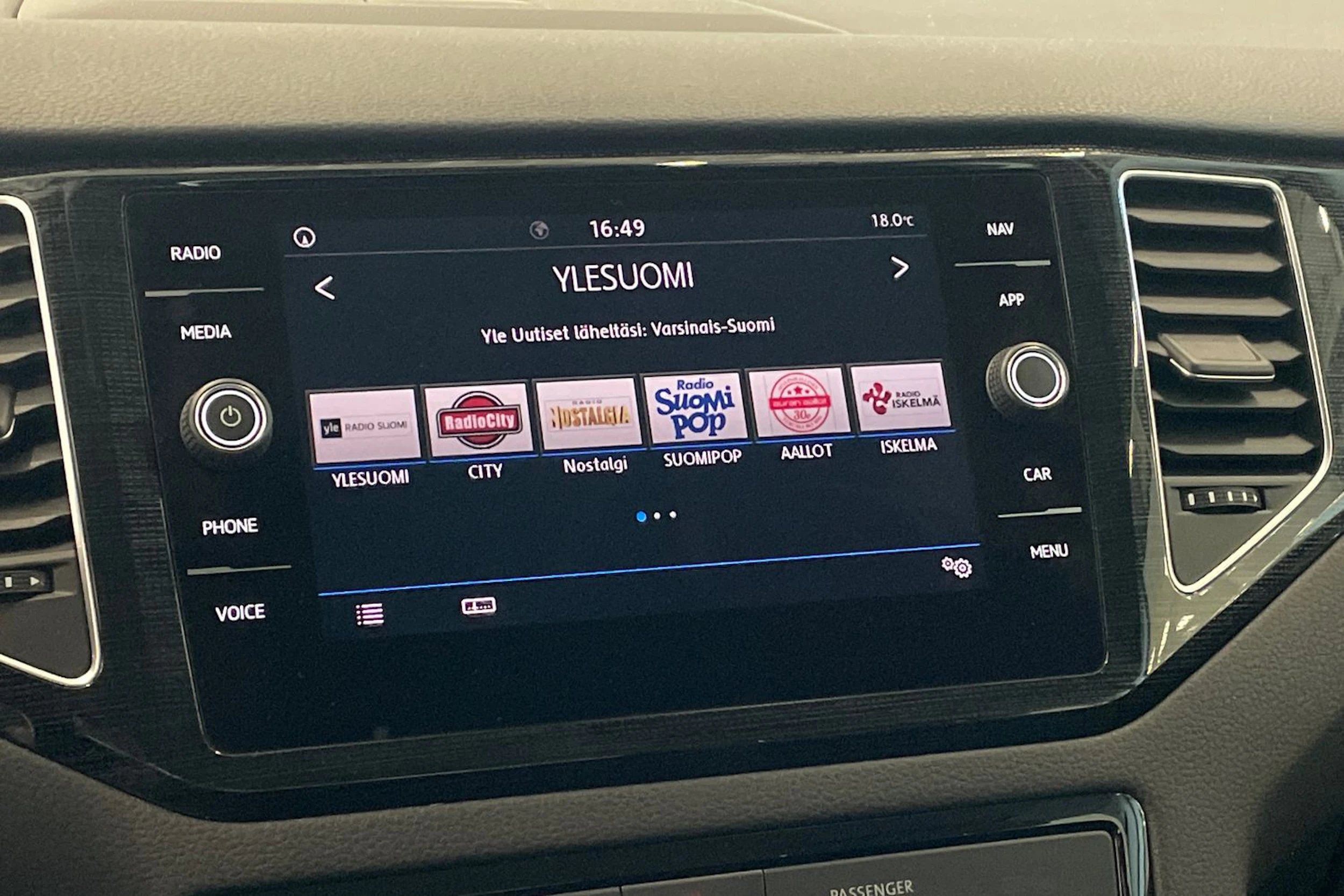 valkoinen Volkswagen Golf Sportsvan 2018 kuva 21.