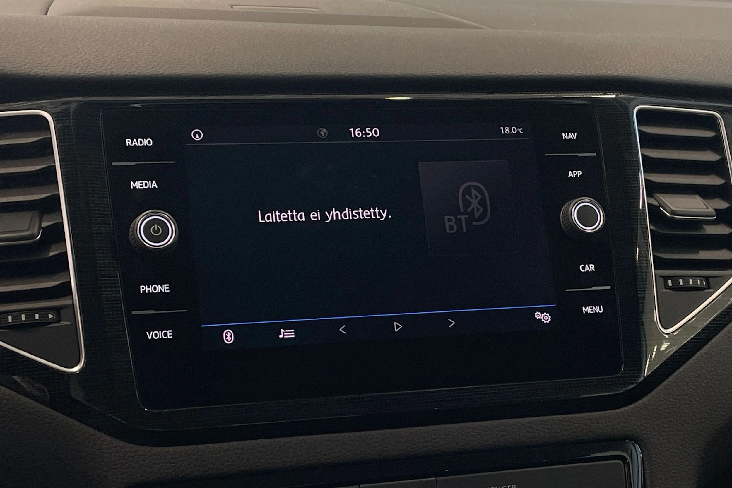 valkoinen Volkswagen Golf Sportsvan 2018 kuva 22.