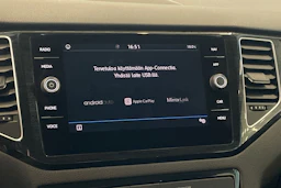 valkoinen Volkswagen Golf Sportsvan 2018 kuva 23.