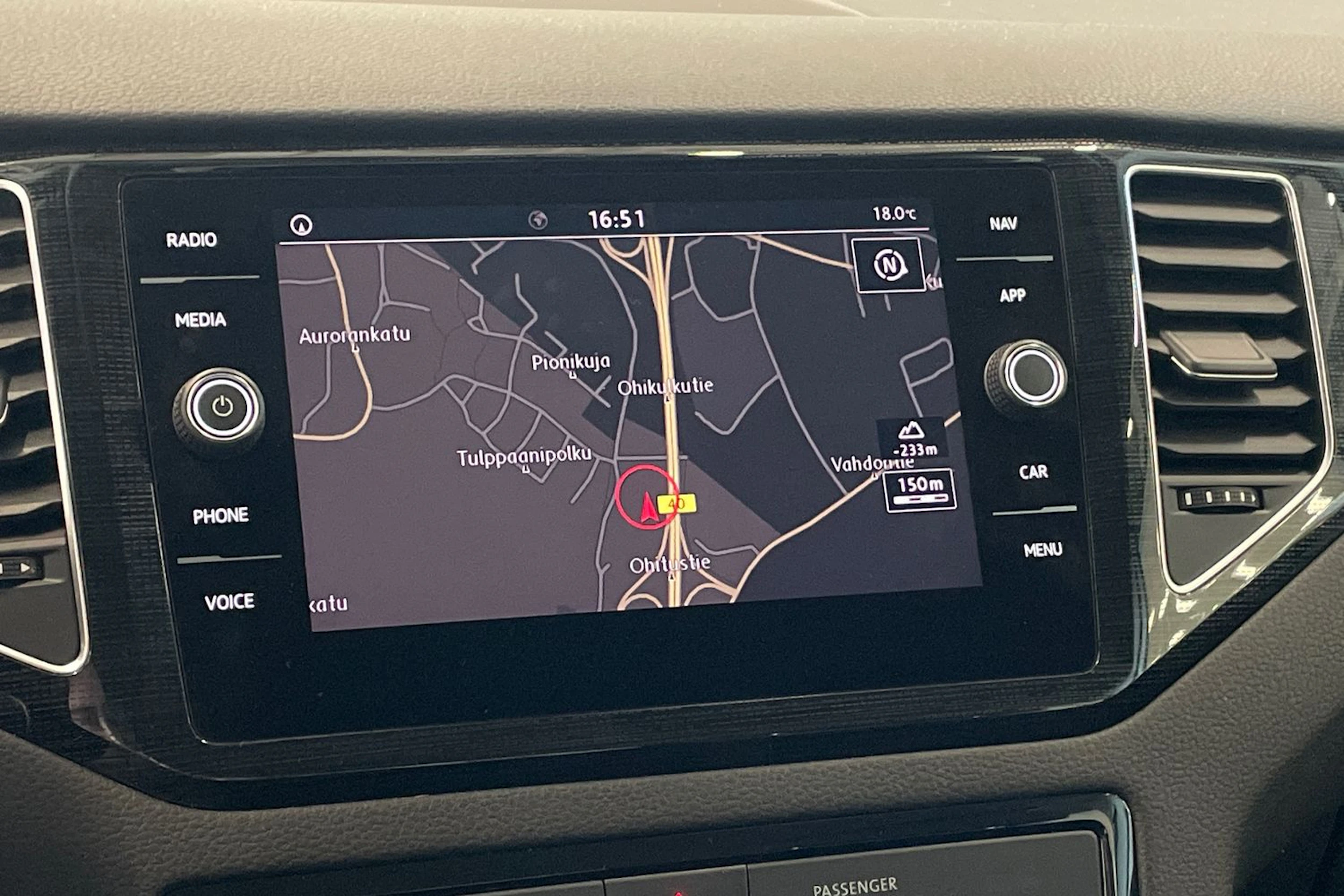 valkoinen Volkswagen Golf Sportsvan 2018 kuva 24.