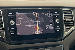 valkoinen Volkswagen Golf Sportsvan 2018 kuva 24.