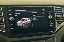 valkoinen Volkswagen Golf Sportsvan 2018 kuva 27.