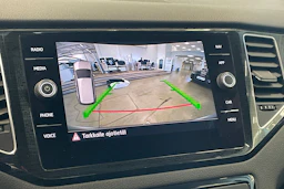 valkoinen Volkswagen Golf Sportsvan 2018 kuva 28.