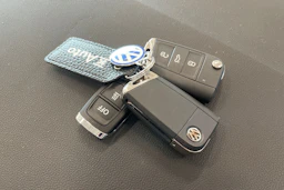 valkoinen Volkswagen Golf Sportsvan 2018 kuva 33.