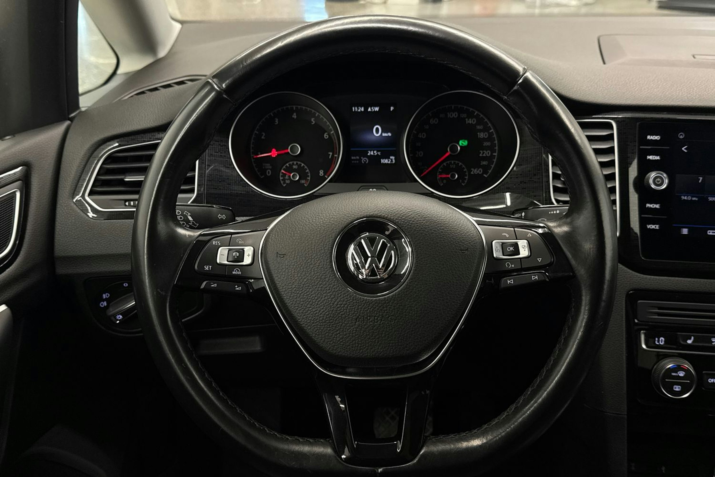 ruskea (beige) Volkswagen Golf Sportsvan 2018 kuva 14.