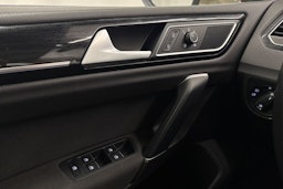 ruskea (beige) Volkswagen Golf Sportsvan 2018 kuva 18.
