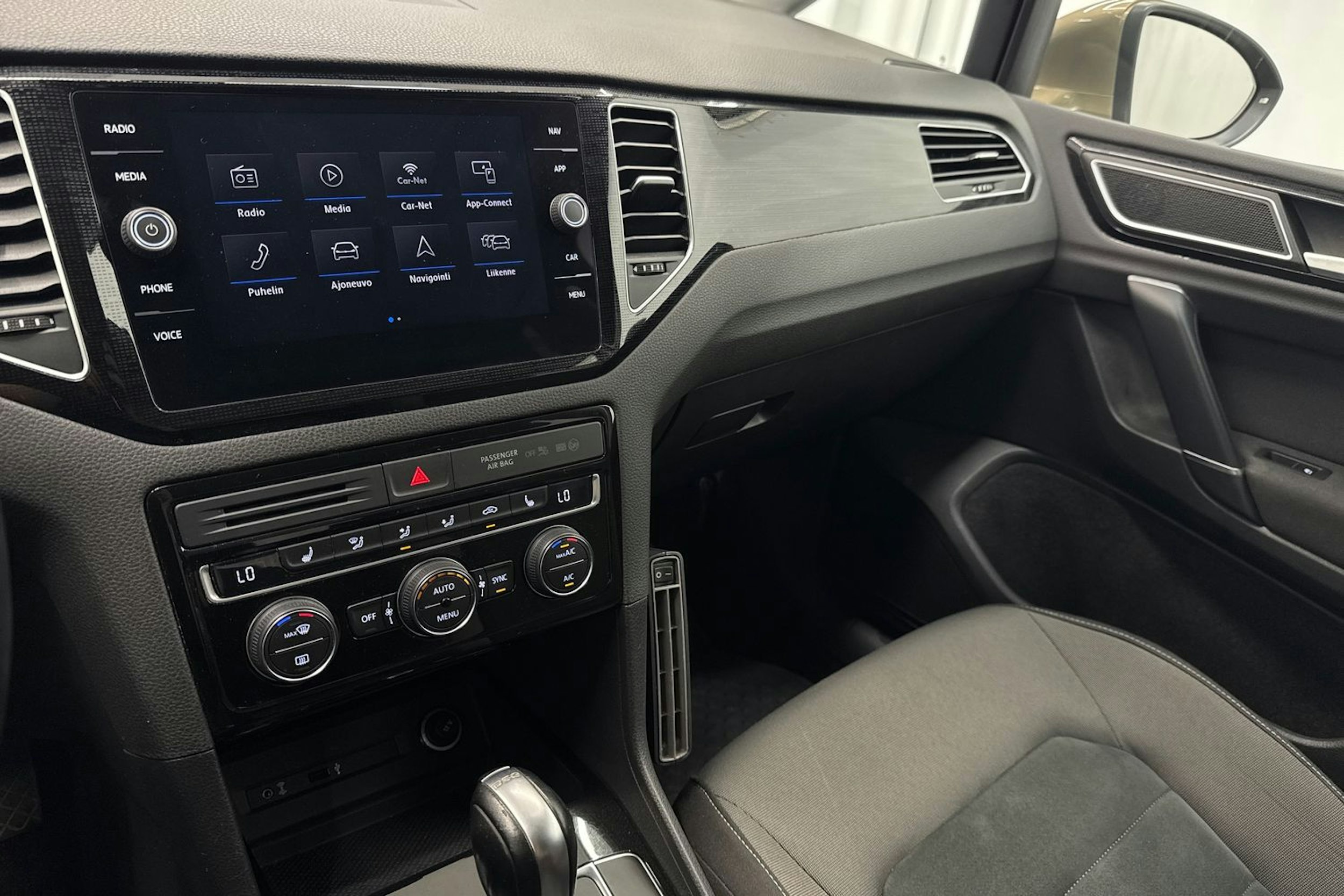 ruskea (beige) Volkswagen Golf Sportsvan 2018 kuva 20.