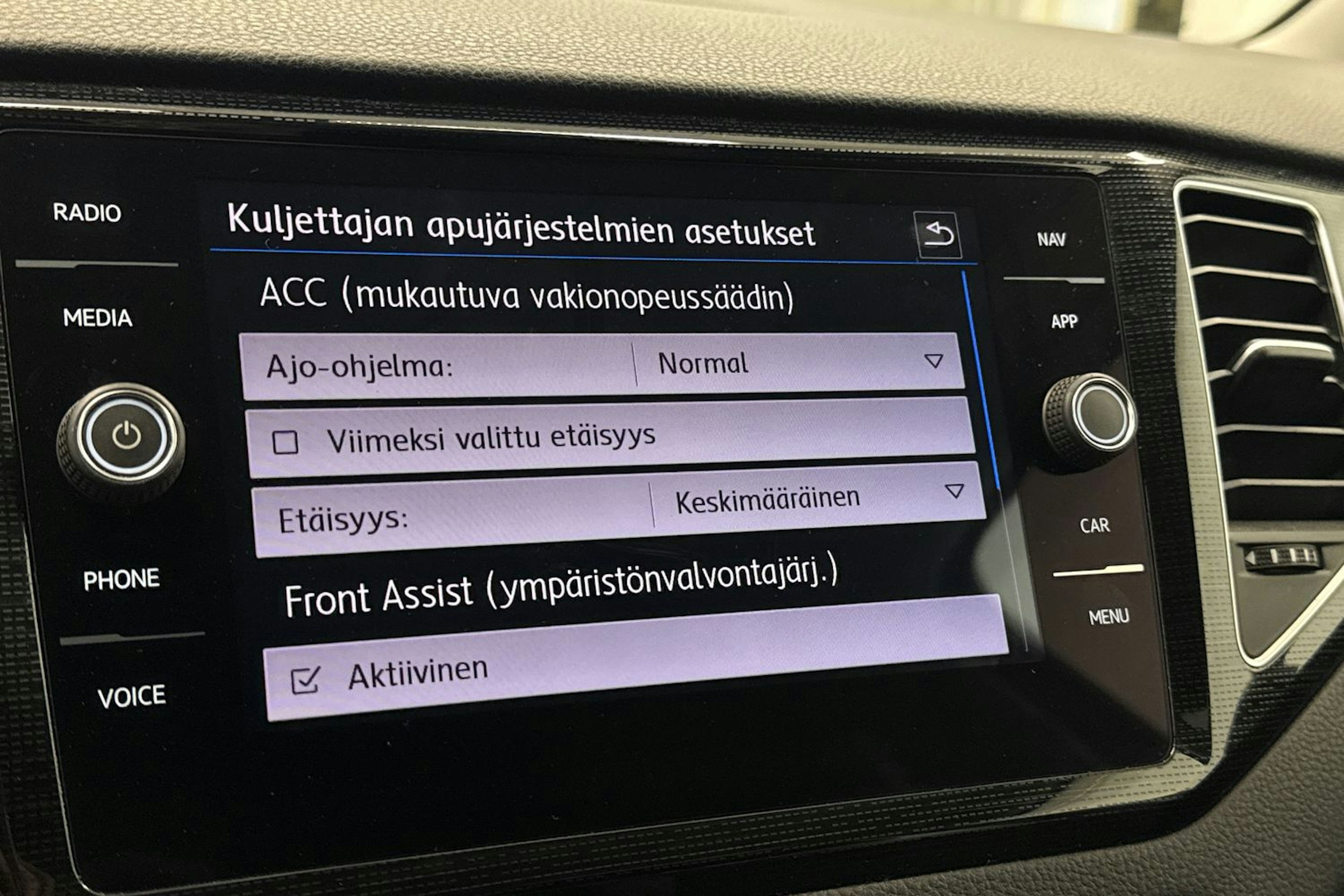 ruskea (beige) Volkswagen Golf Sportsvan 2018 kuva 28.