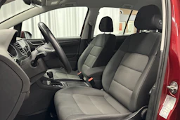 sininen Volkswagen Golf Sportsvan 2018 kuva 12.