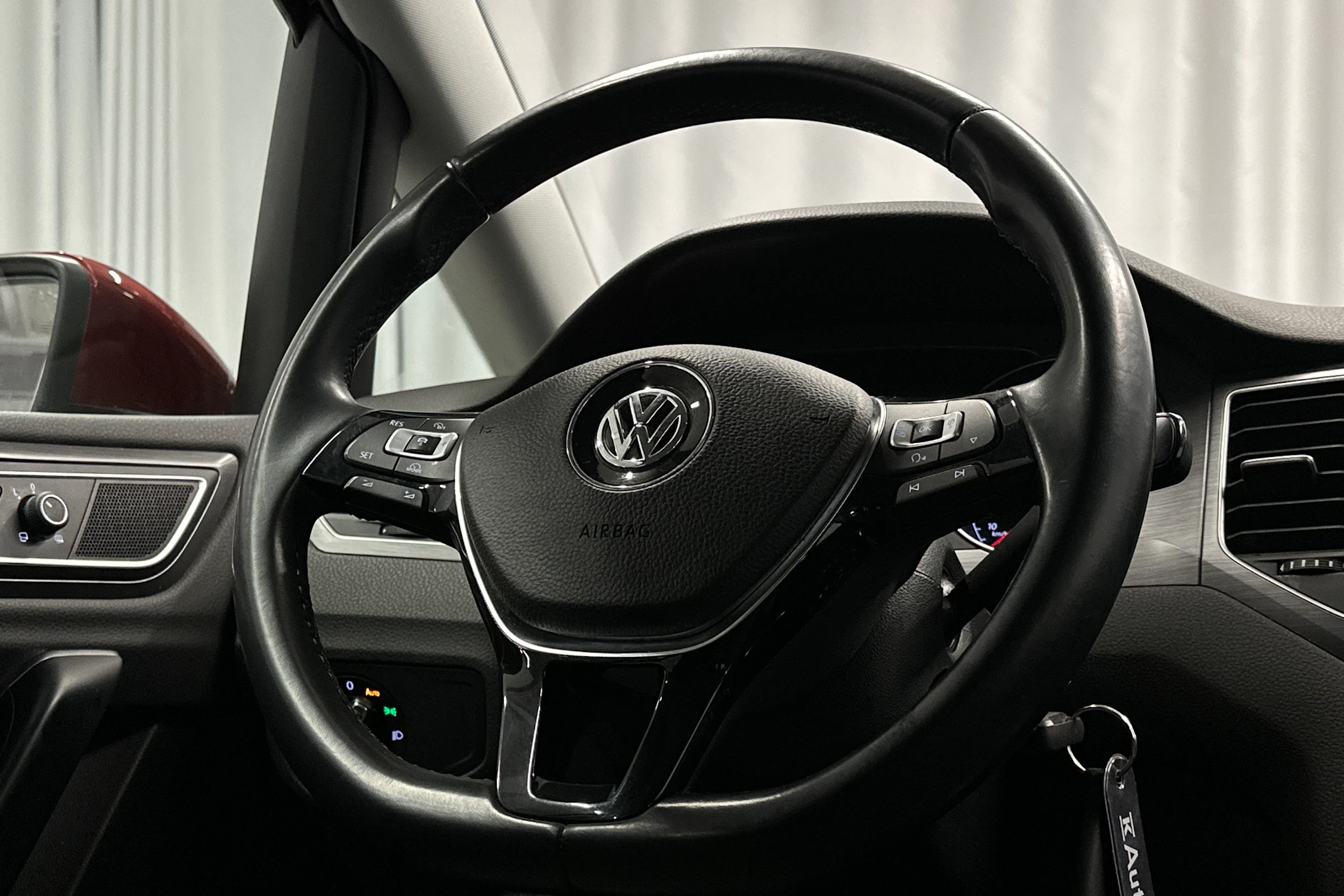 sininen Volkswagen Golf Sportsvan 2018 kuva 13.