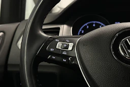 sininen Volkswagen Golf Sportsvan 2018 kuva 14.