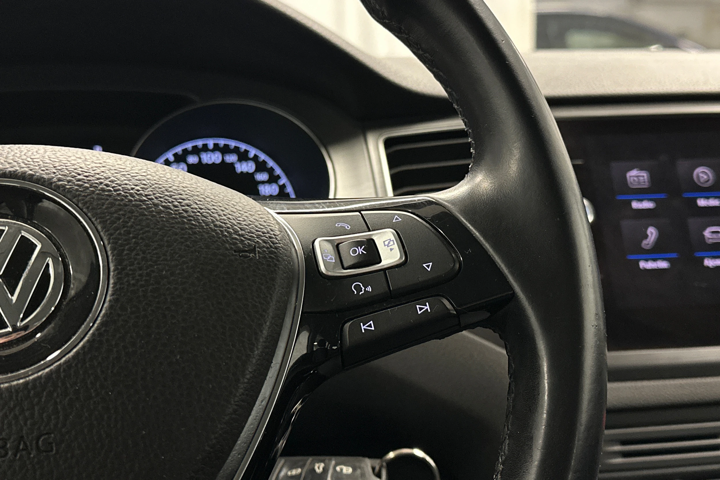 sininen Volkswagen Golf Sportsvan 2018 kuva 15.