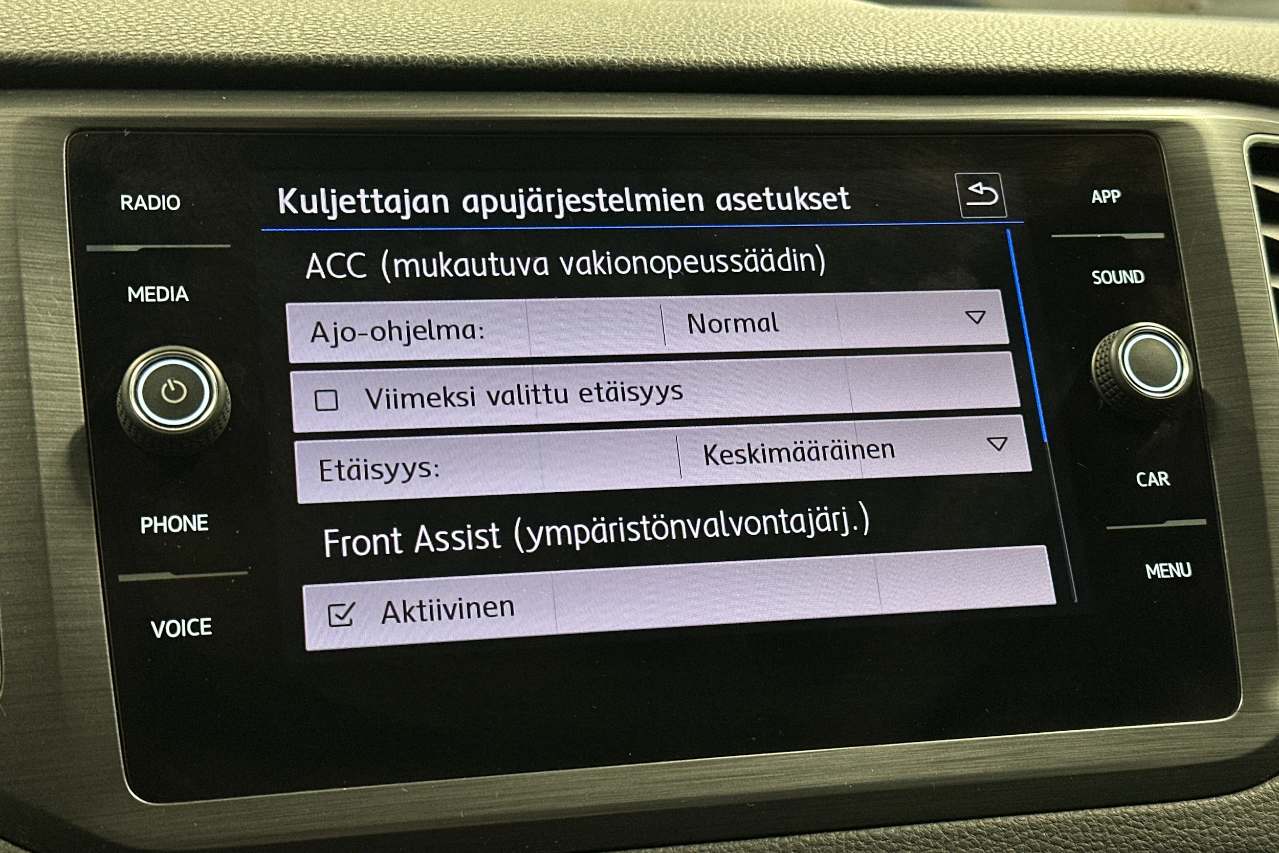 sininen Volkswagen Golf Sportsvan 2018 kuva 18.
