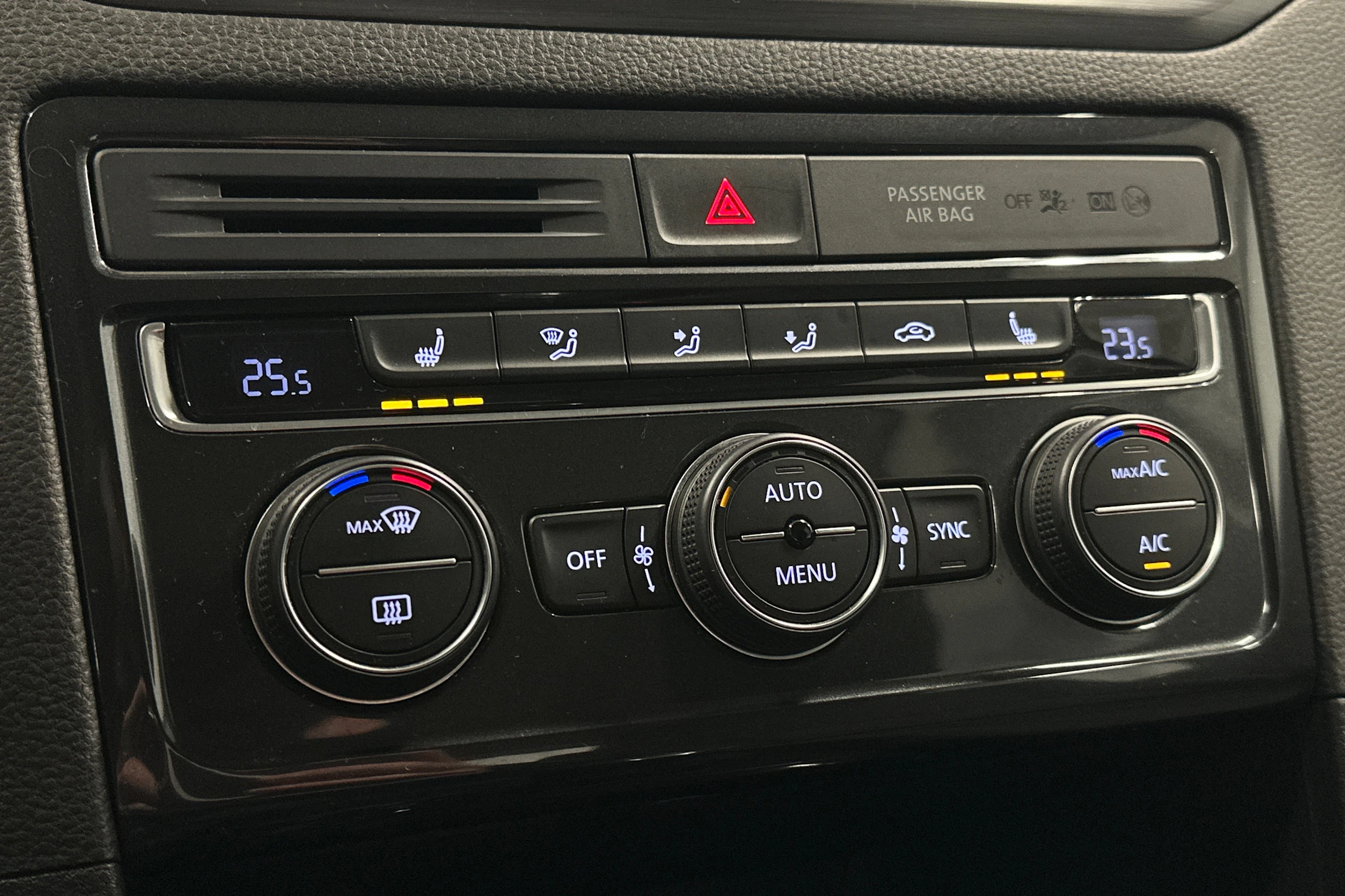 sininen Volkswagen Golf Sportsvan 2018 kuva 21.