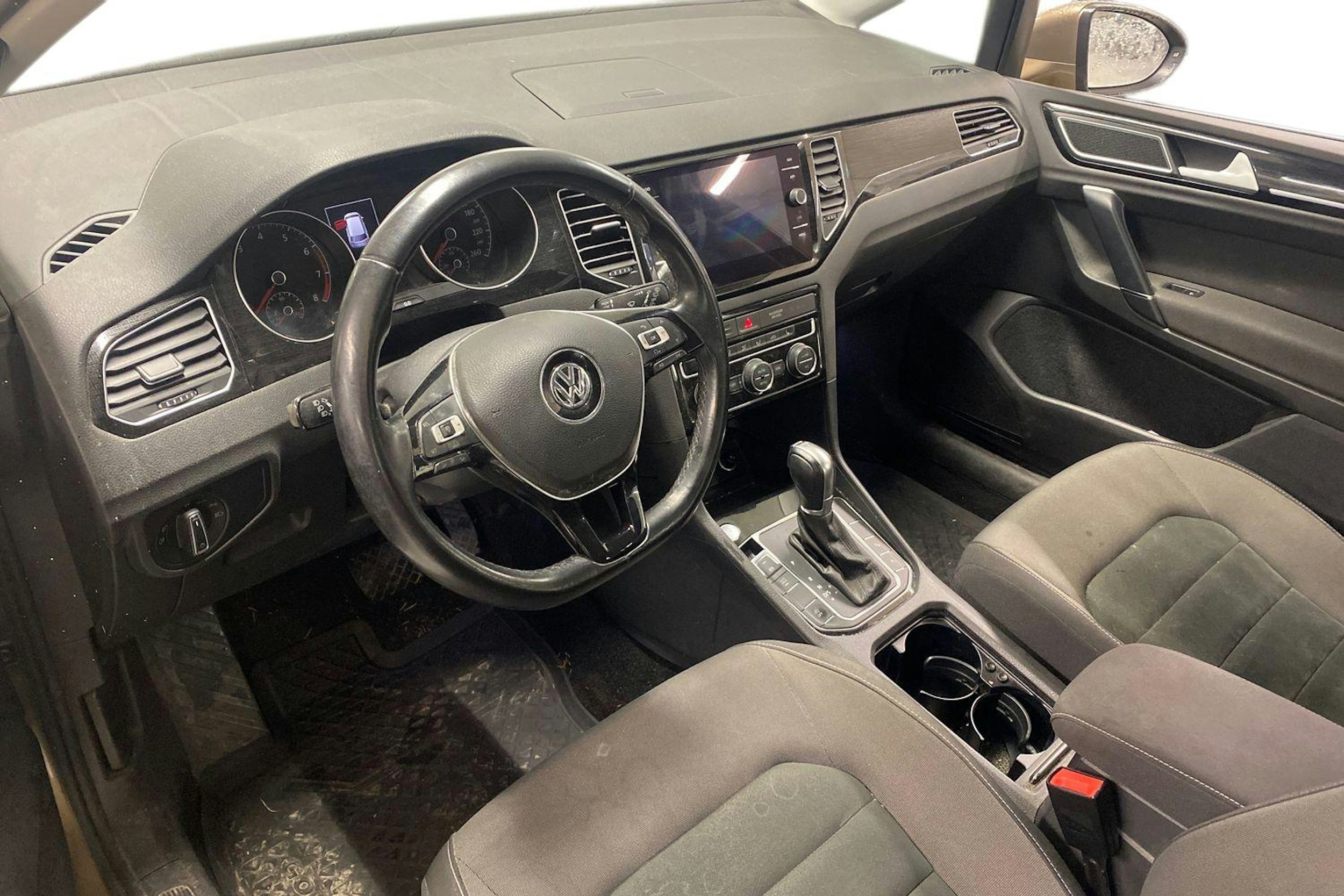 Ruskea (beige) Volkswagen GOLF SPORTSVAN 2018 kuva 3.
