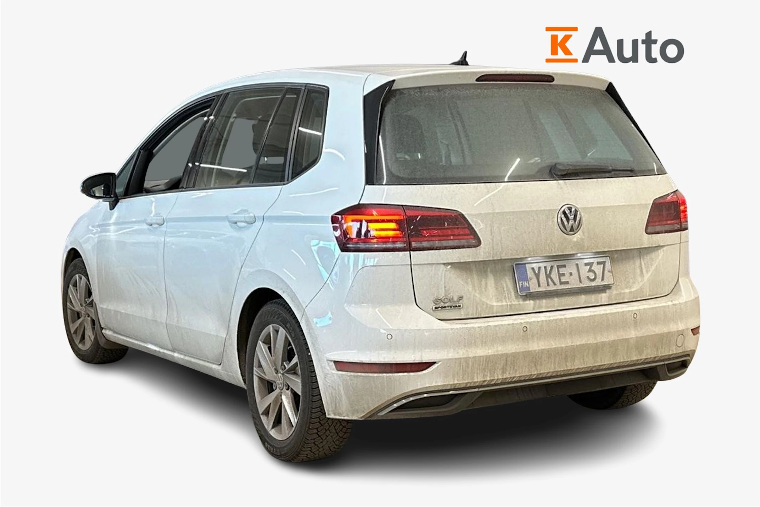 valkoinen Volkswagen Golf Sportsvan 2018 kuva 2.