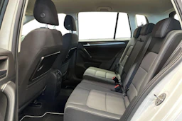 valkoinen Volkswagen Golf Sportsvan 2018 kuva 11.