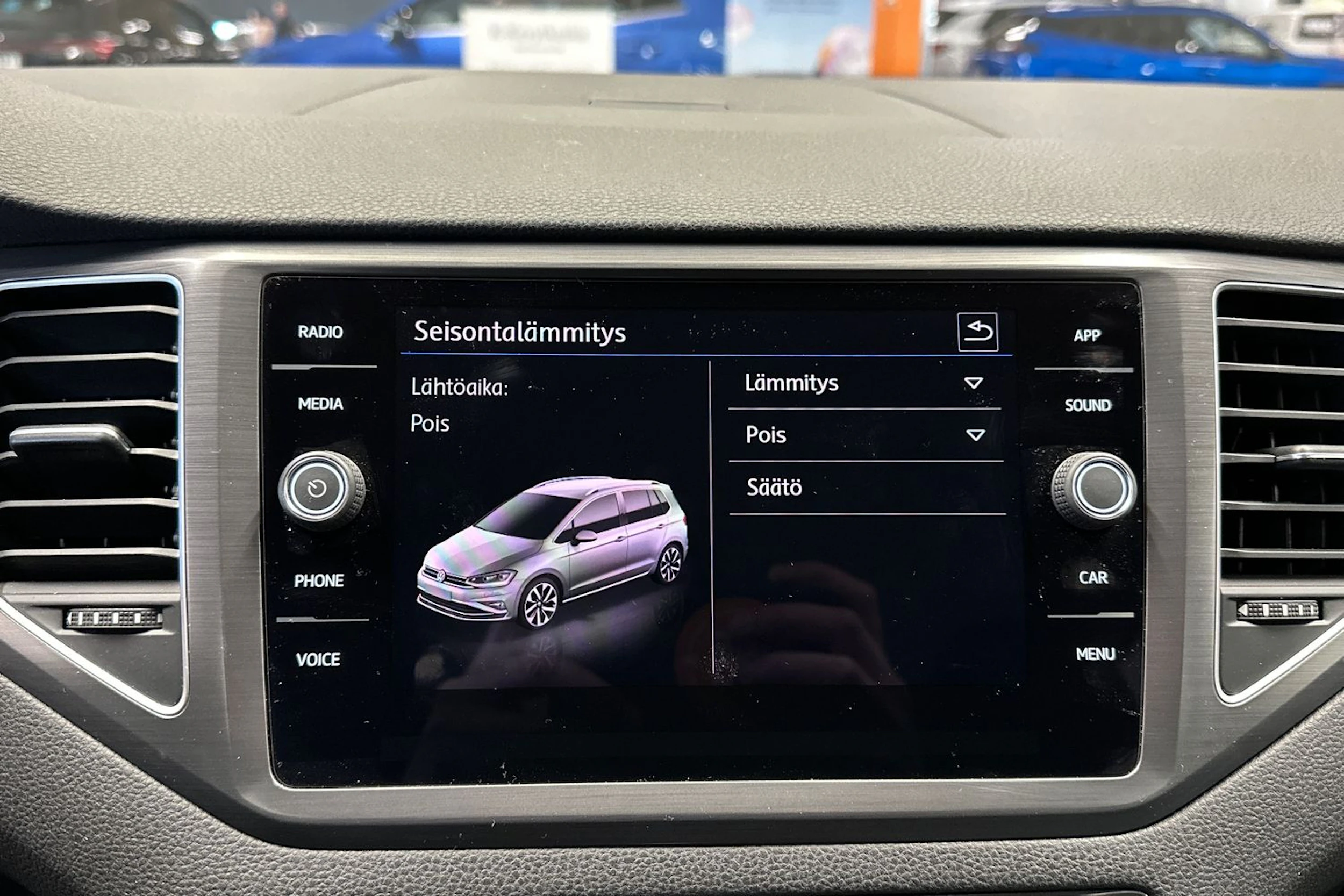 valkoinen Volkswagen Golf Sportsvan 2018 kuva 17.